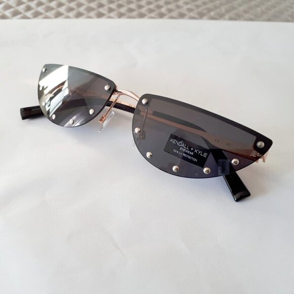 NWT Kendall & Kylie small profile chrome rivet frameless black lens sunglasses - Picture 2 of 6